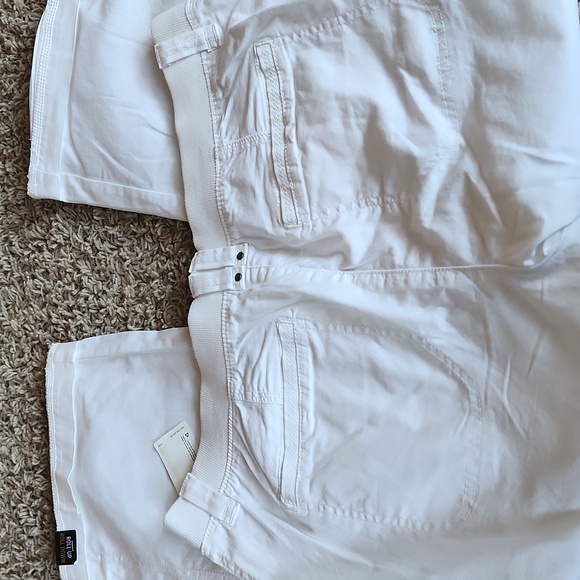 NWT Lee Womans White Relaxed Fit Cargo Capris Size 14 - Picture 6 of 12